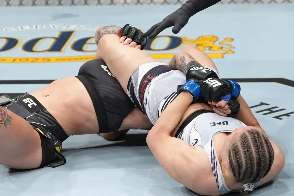 Julija Stoliarenko Armbar Jessica-Rose Clark