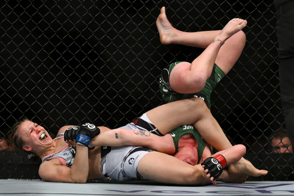 Julija Stoliarenko Armbar Molly McCann