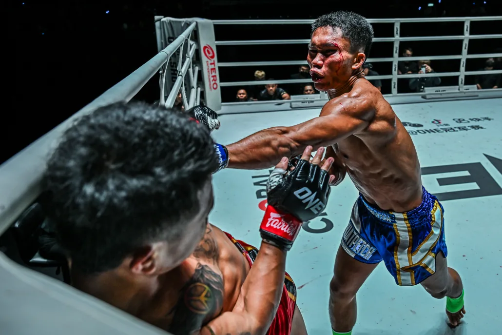 Mahahin Nakbinalaiyon vs. Tahaneak Nayokatasala