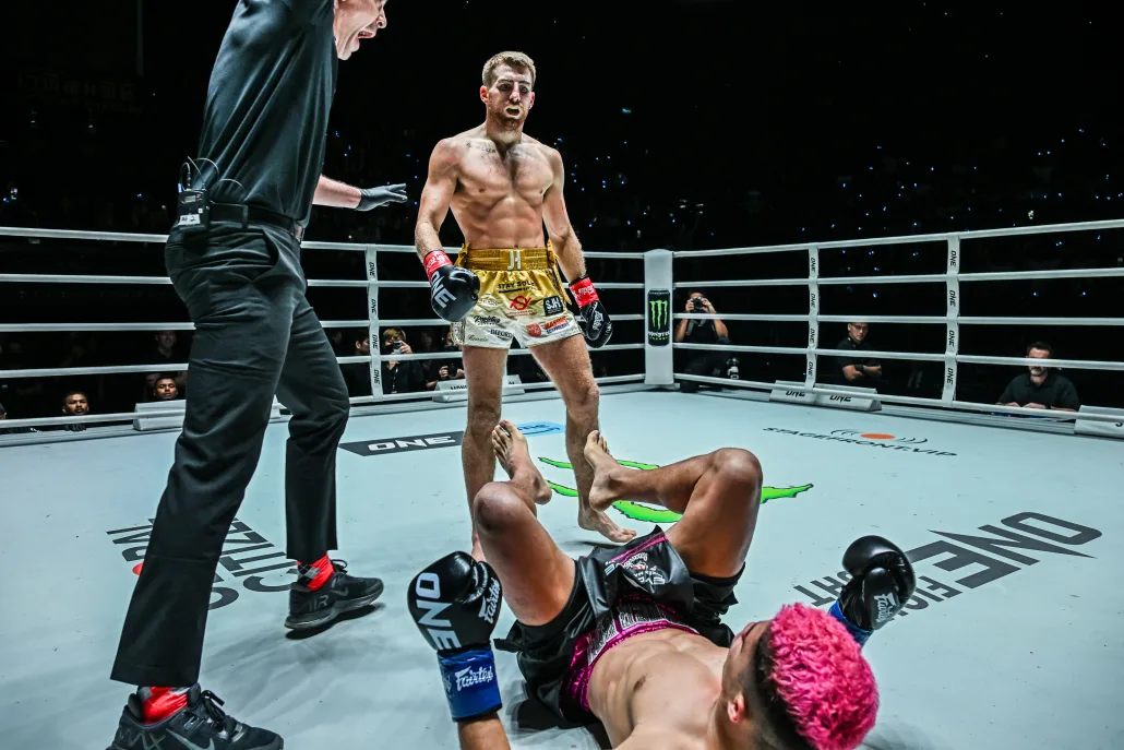 Jonathan Haggerty knocks out Fabricio Haggerty for Kickboxing World Championship Title (ONE Championship)